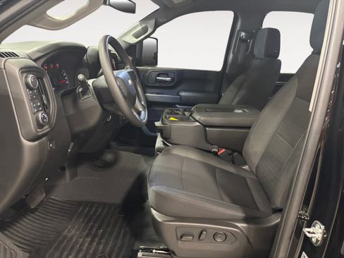 Used 2025 Chevrolet Silverado 2500 Custom w/ Custom Value Package image 10