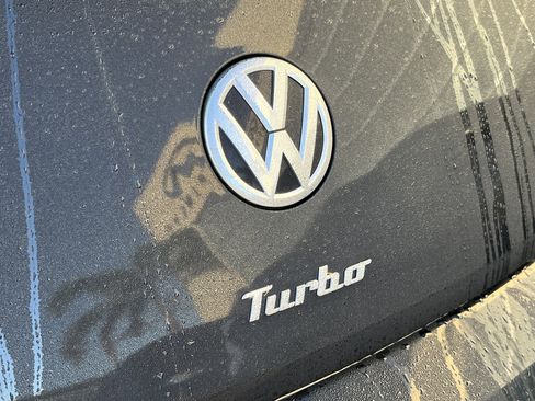 Used 2018 Volkswagen Beetle 2.0T Coast w/ Coast Lighting Package image 5