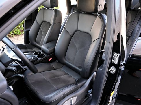 Used 2018 Porsche Macan Sport Edition AWD/4WD image 16