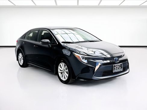 Used 2023 Toyota Corolla XLE FWD image 3