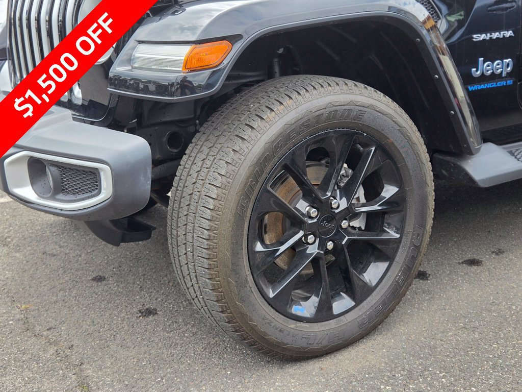 Used 2023 Jeep Wrangler Unlimited Sahara w/ Cold Weather Group AWD/4WD image 16