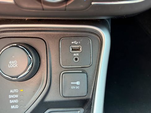 Used 2020 Jeep Compass Latitude w/ Popular Equipment Group AWD/4WD image 33