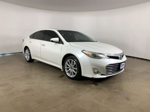 Used 2014 Toyota Avalon Limited w/ Technology Package image 5