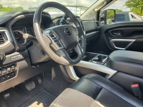 Used 2017 Nissan Titan PRO-4X w/ Pro-4x Convenience Package AWD/4WD image 11