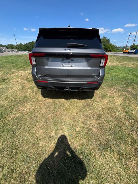 Used 2025 Ford Explorer ST-Line w/ ST-Line Street Pack AWD/4WD image 4