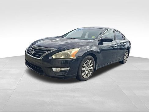 Used 2014 Nissan Altima 2.5 S w/ Display Audio Package FWD image 2