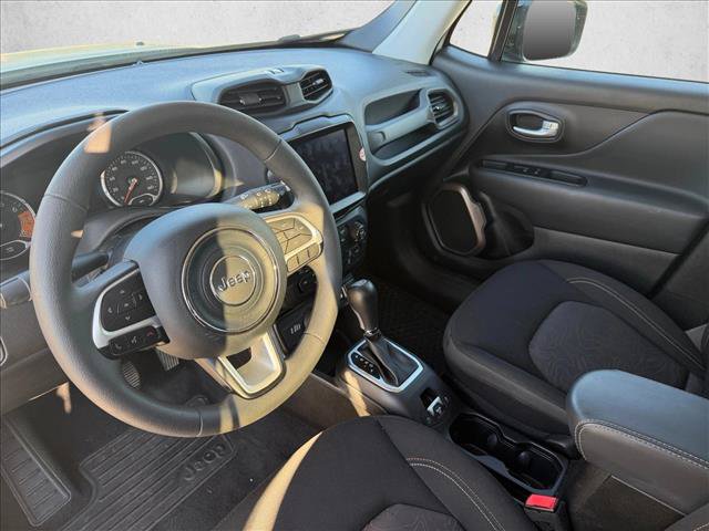 Used 2023 Jeep Renegade Latitude AWD/4WD image 10