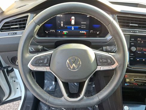 Used 2023 Volkswagen Tiguan SE image 18