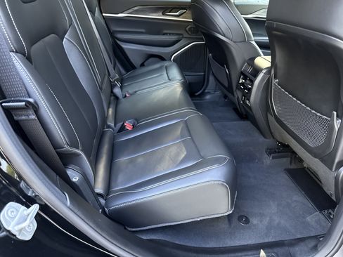 Used 2022 Jeep Grand Cherokee Limited AWD/4WD image 15