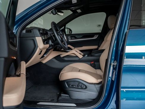 Certified 2025 Porsche Cayenne image 5