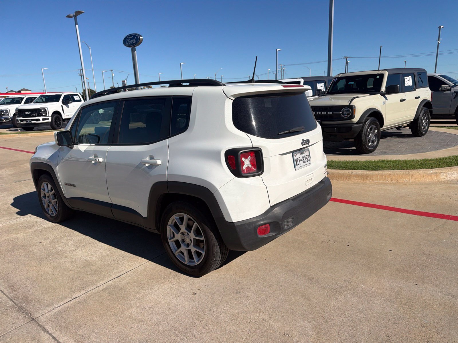 Used 2020 Jeep Renegade Latitude FWD image 9