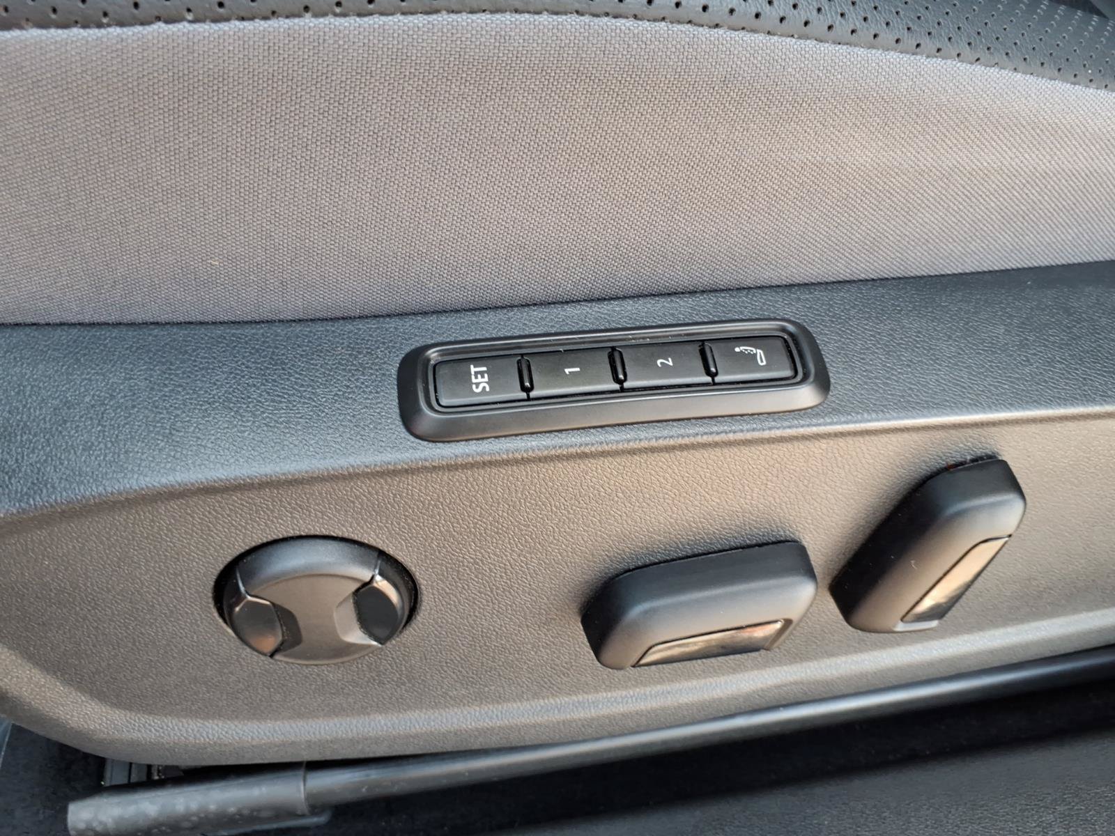 Certified 2025 Volkswagen ID.4 Pro S AWD/4WD image 21