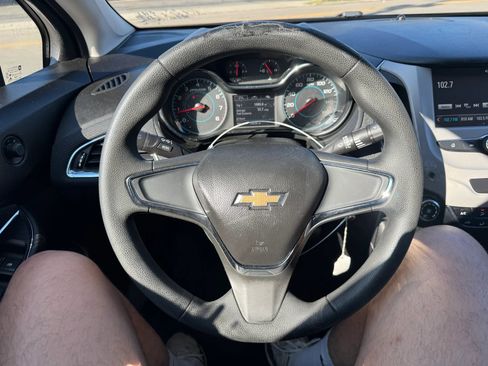 Used 2018 Chevrolet Cruze LS image 2