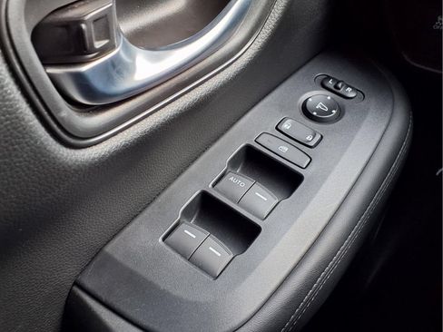Certified 2025 Honda HR-V LX image 19