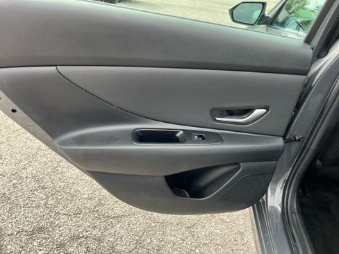 Used 2025 Hyundai Elantra SEL FWD image 25