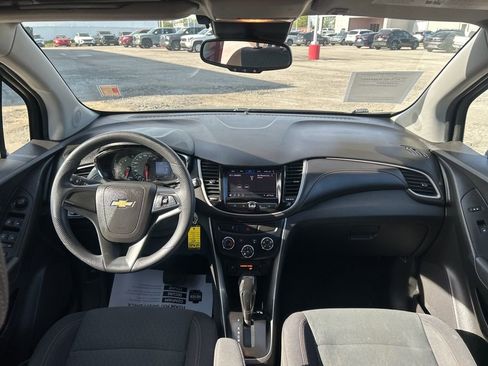 Used 2020 Chevrolet Trax LS FWD image 29