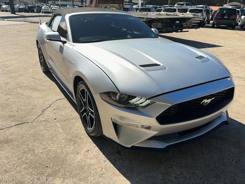 Used 2018 Ford Mustang Premium image 3