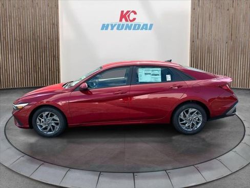 New 2025 Hyundai Elantra Blue image 2