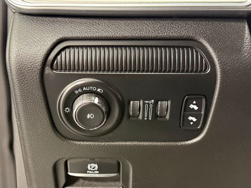 Used 2024 Jeep Wagoneer Series II AWD/4WD image 23