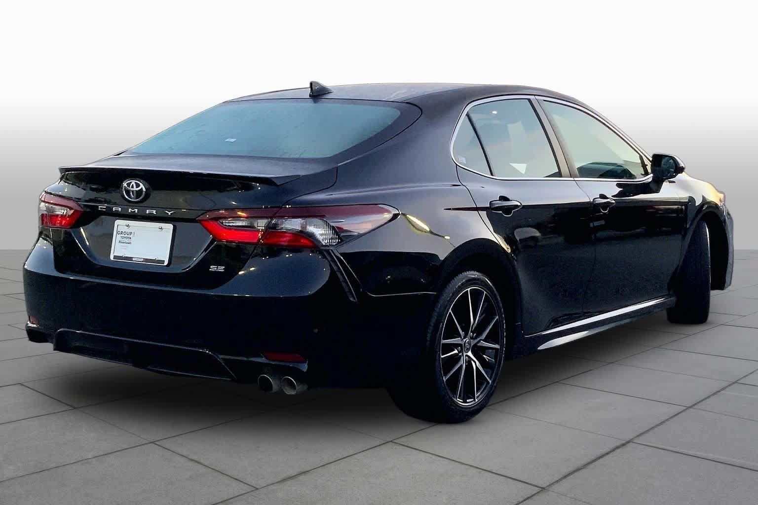 Used 2021 Toyota Camry SE FWD image 12