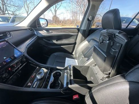 Used 2023 Jeep Grand Cherokee L Limited w/ Black Appearance Package image 22