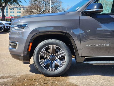 Used 2024 Jeep Wagoneer L Series II w/ Flexible Seating Group image 9