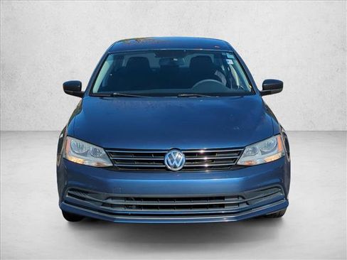 Used 2016 Volkswagen Jetta SE image 2