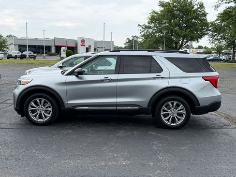 Used 2023 Ford Explorer XLT w/ Equipment Group 202A AWD/4WD image 2