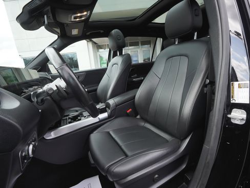 Used 2023 Mercedes-Benz GLB 250 4MATIC w/ Premium Package image 35