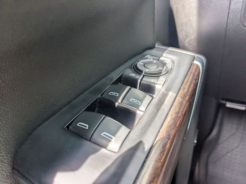 Used 2019 Chevrolet Silverado 1500 High Country w/ Technology Package AWD/4WD image 27