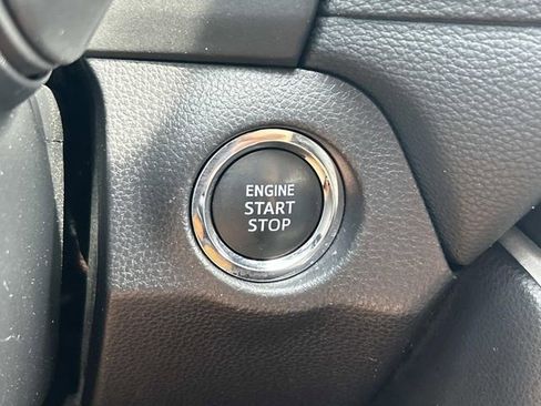 Used 2025 Toyota RAV4 XLE FWD image 27