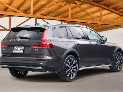 Used 2024 Volvo V60 B5 Cross Country Ultimate w/ Protection Package Premier AWD/4WD image 5