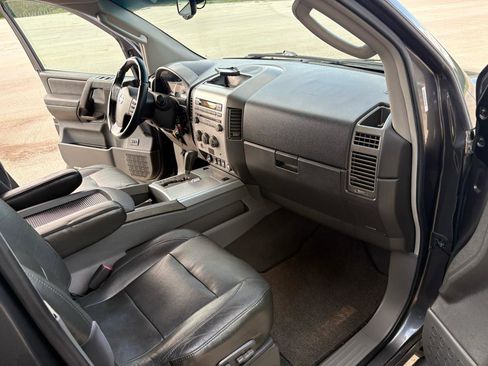Used 2005 Nissan Titan LE w/ (T01) Tow Pkg RWD image 24