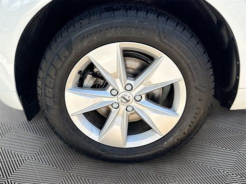 Used 2022 Volvo XC60 B5 Momentum image 34