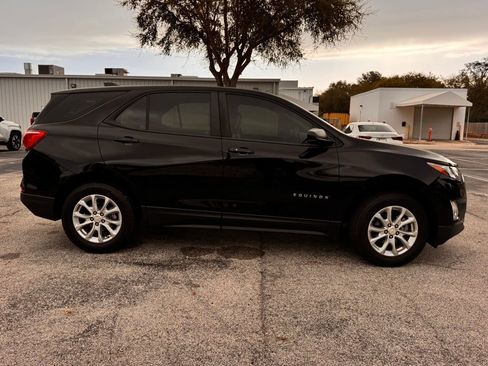 Used 2021 Chevrolet Equinox LS image 8