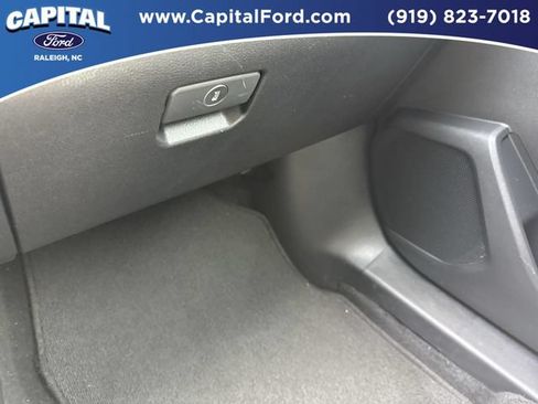 Used 2021 Toyota Highlander XLE AWD/4WD image 28