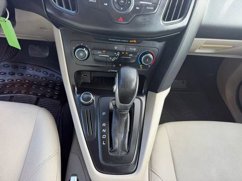 Used 2017 Ford Focus SE FWD image 33