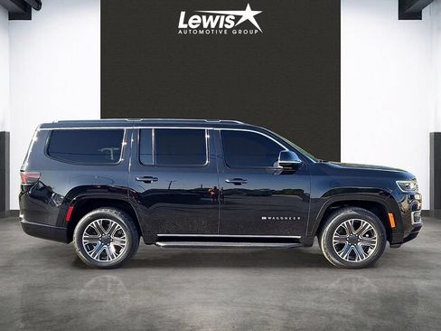 Used 2023 Jeep Wagoneer 4WD w/ Premium Group I image 5
