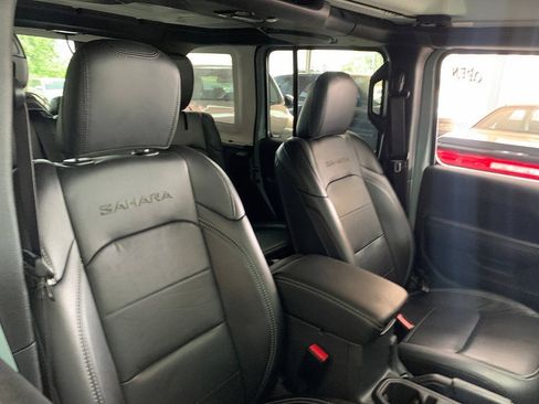 Used 2023 Jeep Wrangler Unlimited Sahara w/ Cold Weather Group AWD/4WD image 11