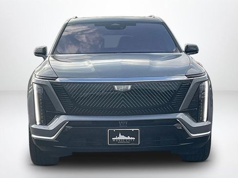 Used 2026 Cadillac Vistiq Luxury image 2