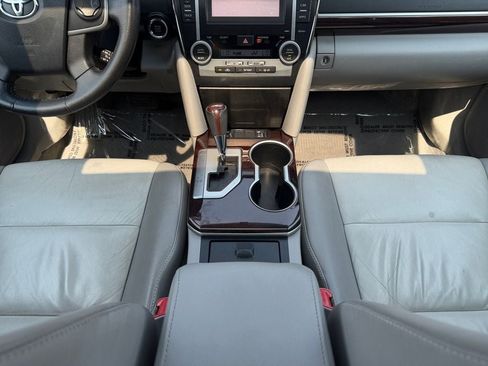 Used 2012 Toyota Camry XLE w/ Leather Pkg FWD image 12
