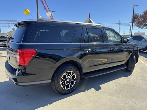 Certified 2024 Ford Expedition Max XLT image 5