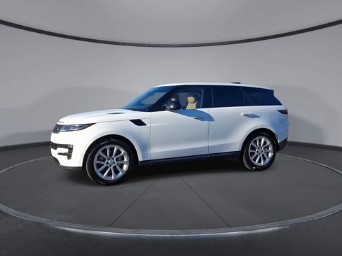 Used 2025 Land Rover Range Rover Sport SE image 4