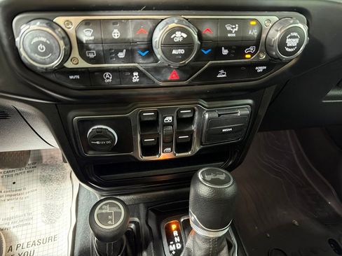 Used 2022 Jeep Wrangler Unlimited Sport AWD/4WD image 21