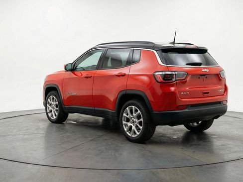 Used 2025 Jeep Compass Limited image 6
