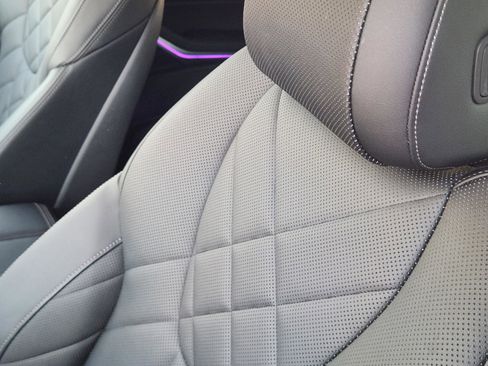 Used 2024 BMW X5 xDrive50e image 9