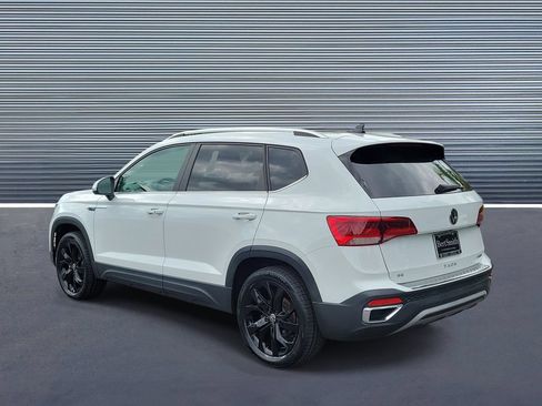 Used 2023 Volkswagen Taos SE w/ Panoramic Sunroof Package AWD/4WD image 4