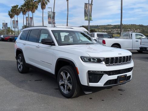 New 2026 Jeep Grand Cherokee L Limited w/ Luxury Tech Group II image 11