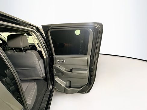 Used 2025 Nissan Frontier SV image 28