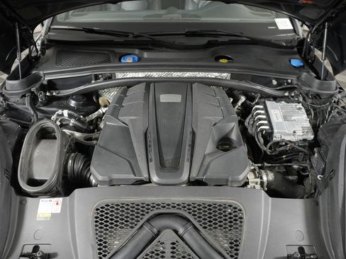 Certified 2023 Porsche Macan S AWD/4WD image 44